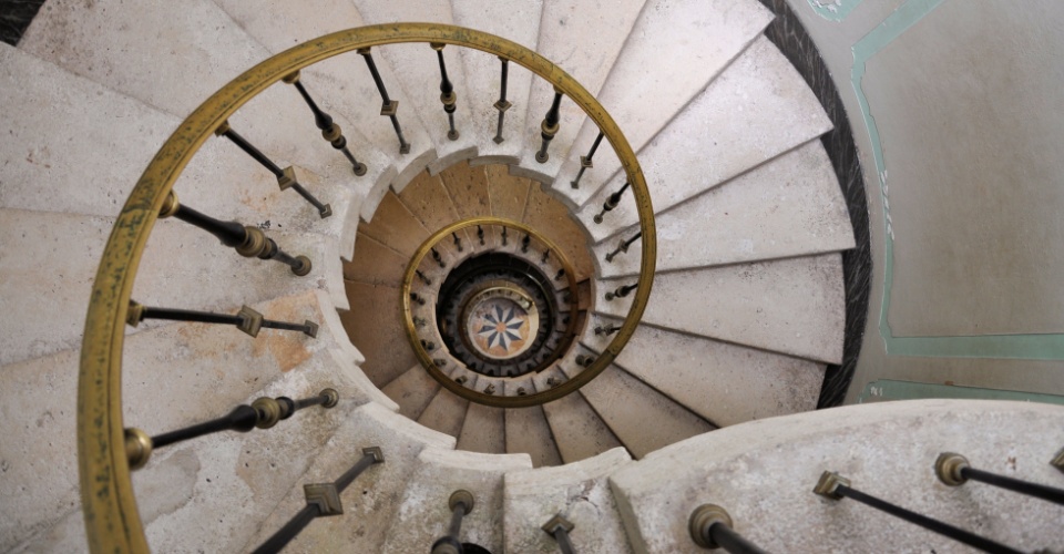 spiral%20staircase_960x500.jpg